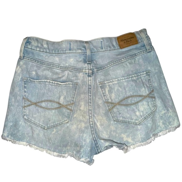 Y2k‎ Abercrombie and Fitch Light stone wash 2inch inseam size 6 raw hem - Picture 2 of 7